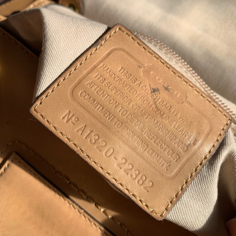 Coach Willis  Light Tan Leather Shoulder Bag with Gold Hardware - Picture 8 of 11